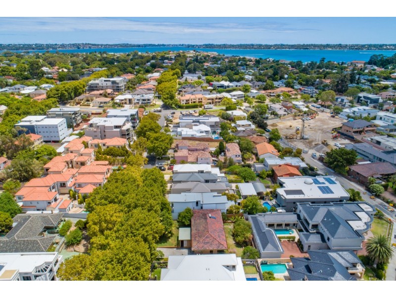 4 Tweeddale Road, Applecross WA 6153