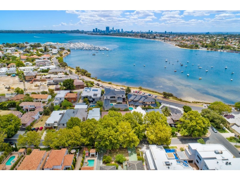 4 Tweeddale Road, Applecross WA 6153