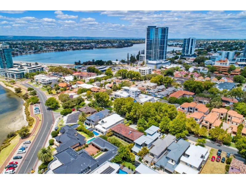 4 Tweeddale Road, Applecross WA 6153