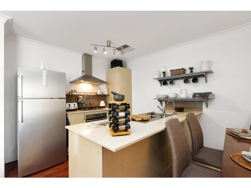 11 Aiken Court, Success WA 6164