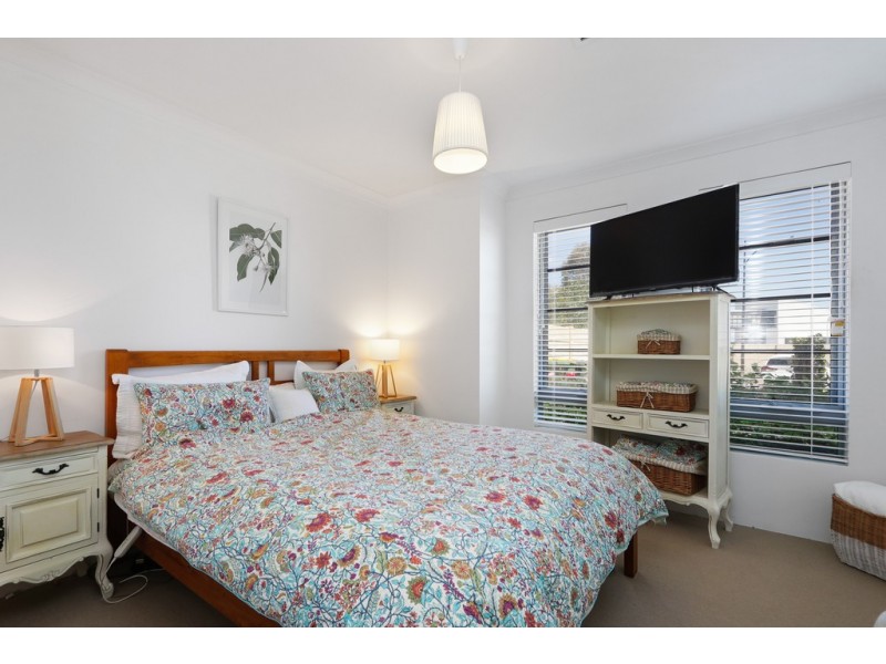 11 Aiken Court, Success WA 6164