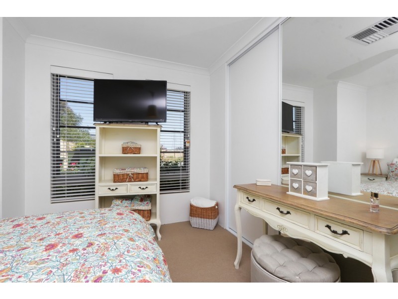 11 Aiken Court, Success WA 6164