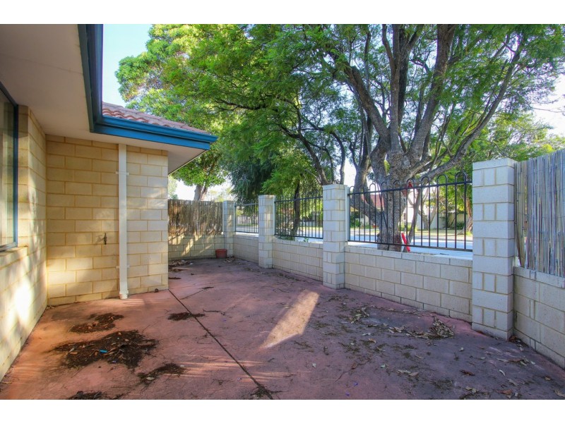 2/124 Wheatley Street, Gosnells WA 6110