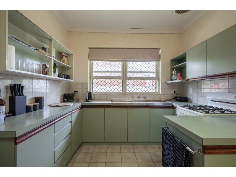 9 Kelly Street, Cloverdale WA 6105