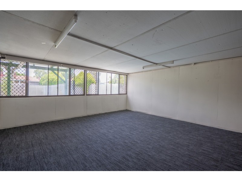 9 Kelly Street, Cloverdale WA 6105