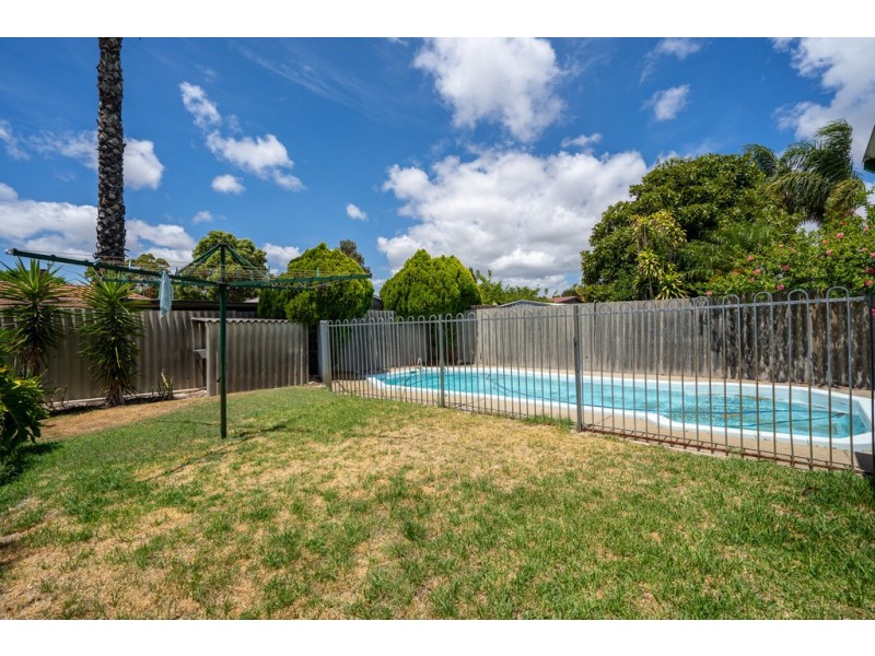 9 Kelly Street, Cloverdale WA 6105