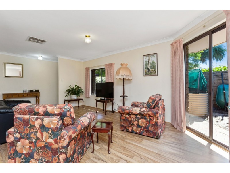 1/10 Bombard Street, Ardross WA 6153