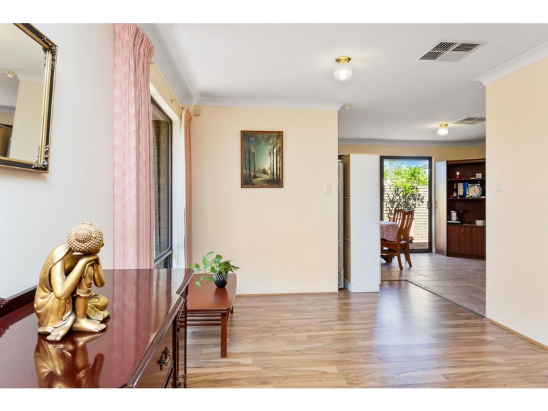 1/10 Bombard Street, Ardross WA 6153