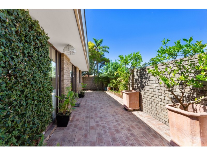 1/10 Bombard Street, Ardross WA 6153