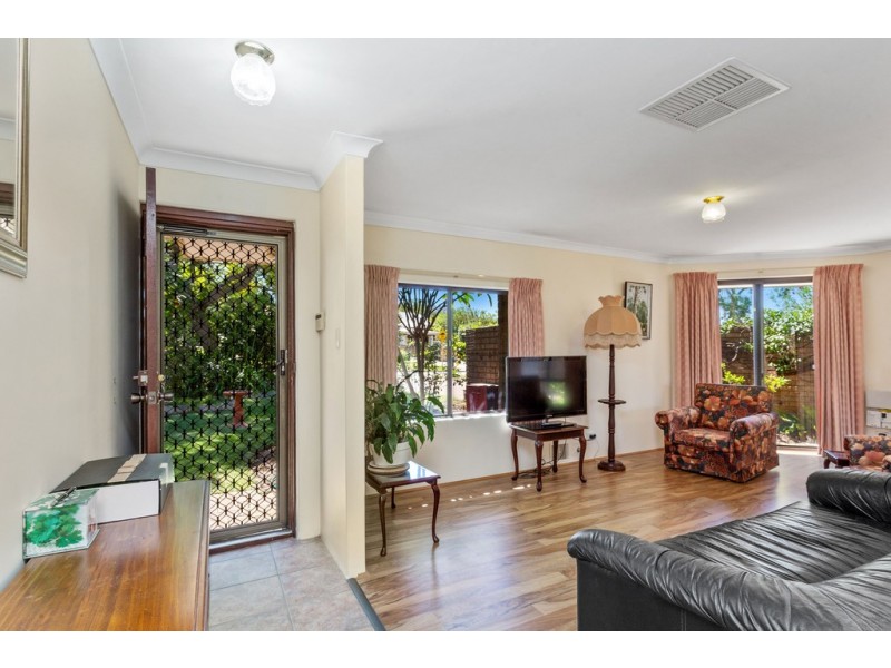 1/10 Bombard Street, Ardross WA 6153