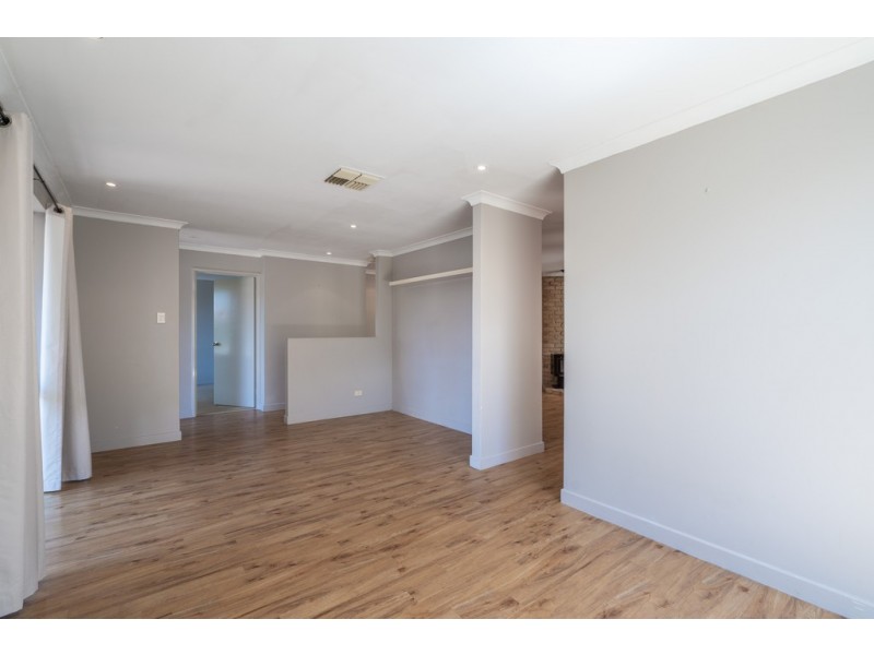 8 Baxter Close, Huntingdale WA 6110