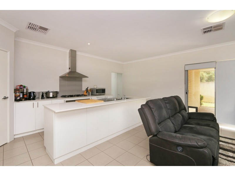 96 Barnevelder Bend, Southern River WA 6110