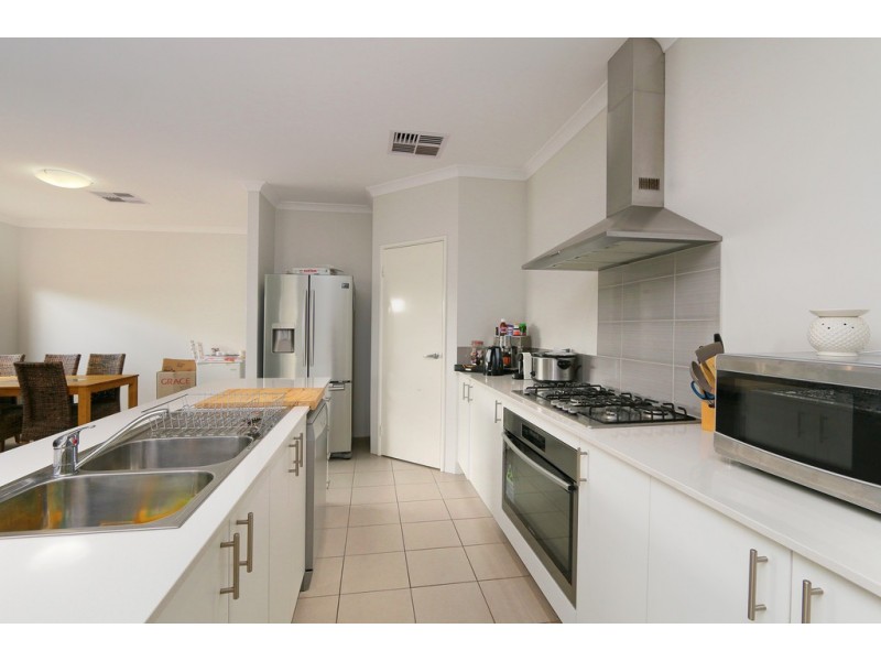 96 Barnevelder Bend, Southern River WA 6110