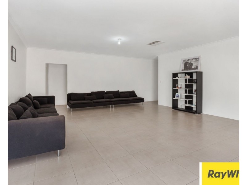 27 Barcoo Bend, Hammond Park WA 6164