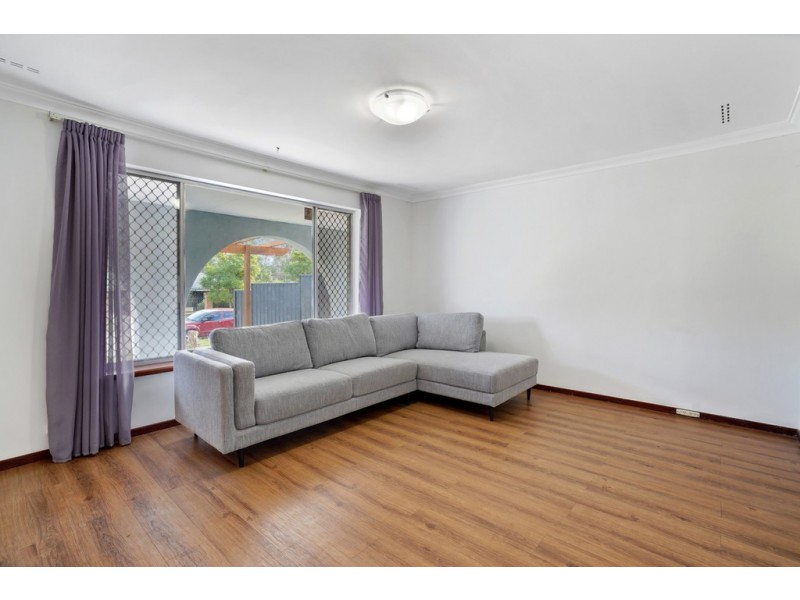 6 Reeves Court, Kelmscott WA 6111