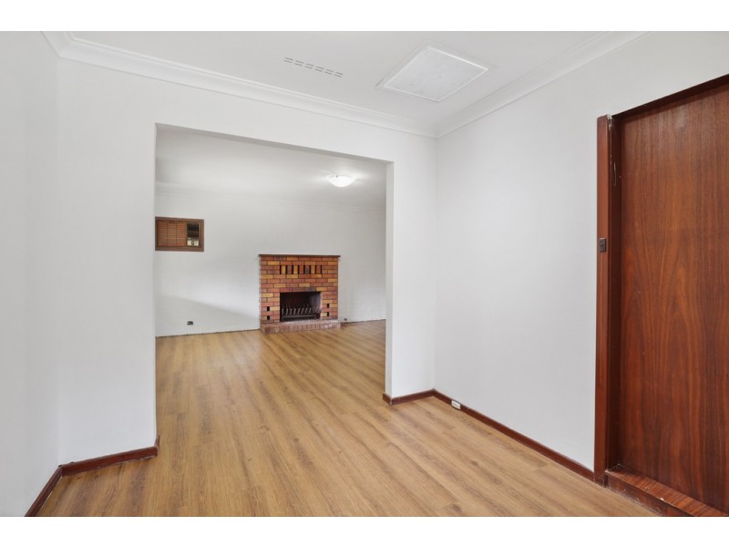 6 Reeves Court, Kelmscott WA 6111