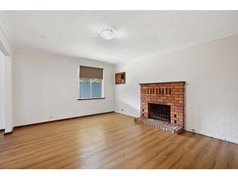 6 Reeves Court, Kelmscott WA 6111