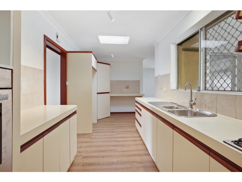 6 Reeves Court, Kelmscott WA 6111