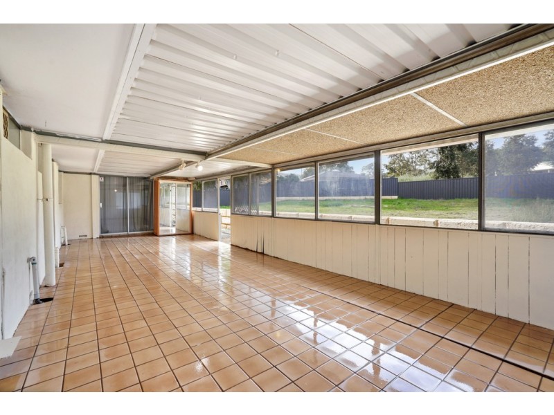 6 Reeves Court, Kelmscott WA 6111