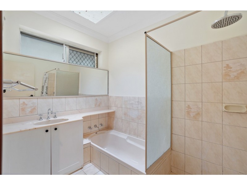 6 Reeves Court, Kelmscott WA 6111