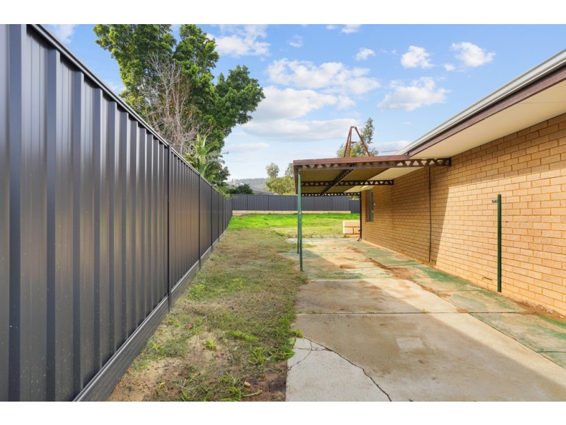 6 Reeves Court, Kelmscott WA 6111