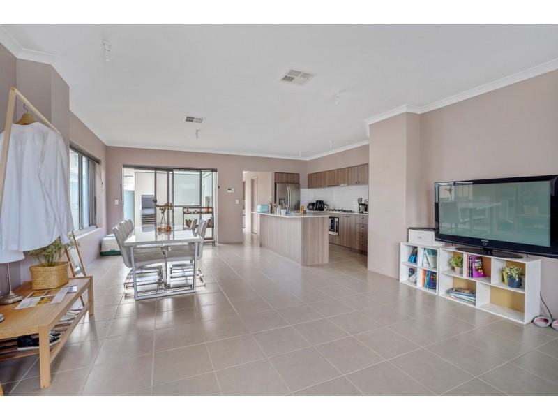 17 Affable Way, Atwell WA 6164