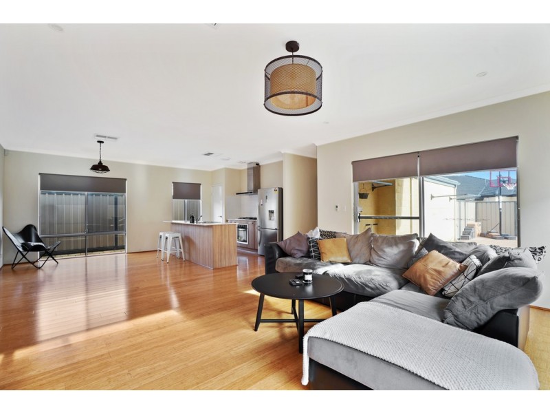 131 Monticello Parkway, Piara Waters WA 6112