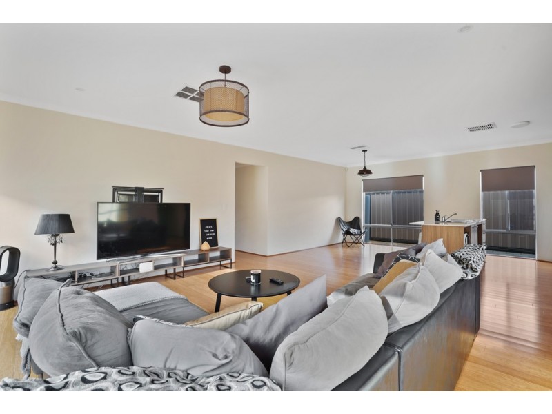 131 Monticello Parkway, Piara Waters WA 6112