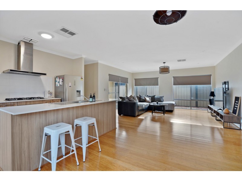 131 Monticello Parkway, Piara Waters WA 6112