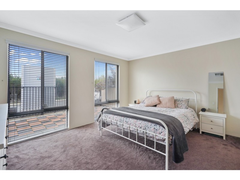 131 Monticello Parkway, Piara Waters WA 6112