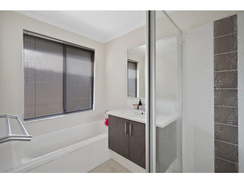 131 Monticello Parkway, Piara Waters WA 6112