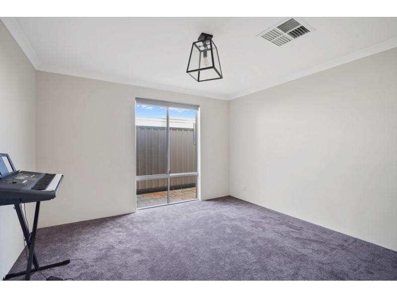 131 Monticello Parkway, Piara Waters WA 6112