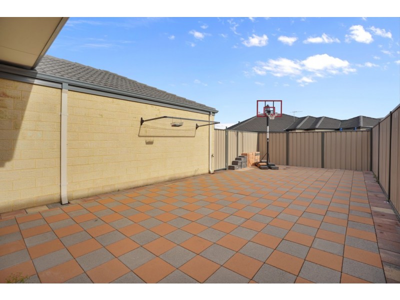 131 Monticello Parkway, Piara Waters WA 6112