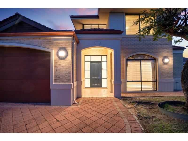 2 Dyer Way, Salter Point WA 6152