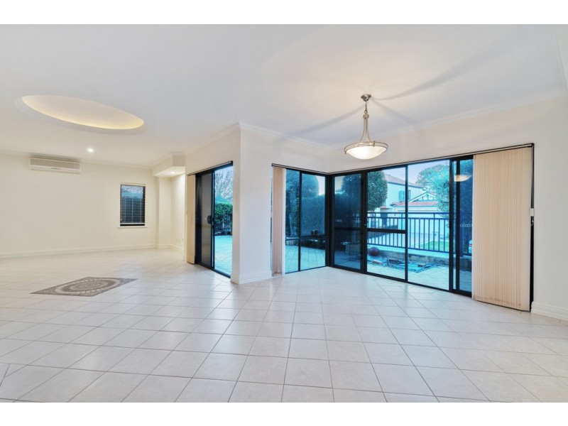 2 Dyer Way, Salter Point WA 6152