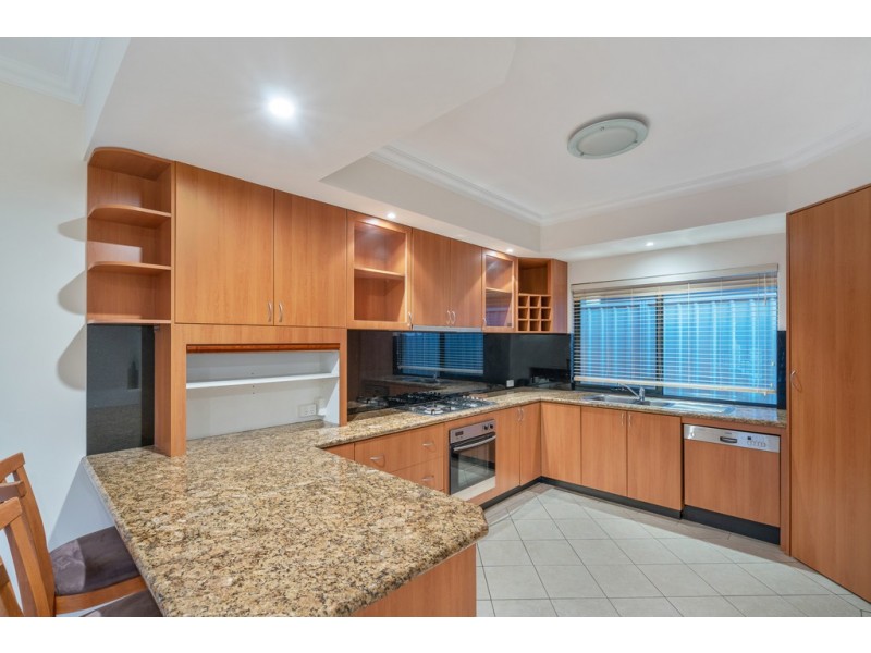 2 Dyer Way, Salter Point WA 6152