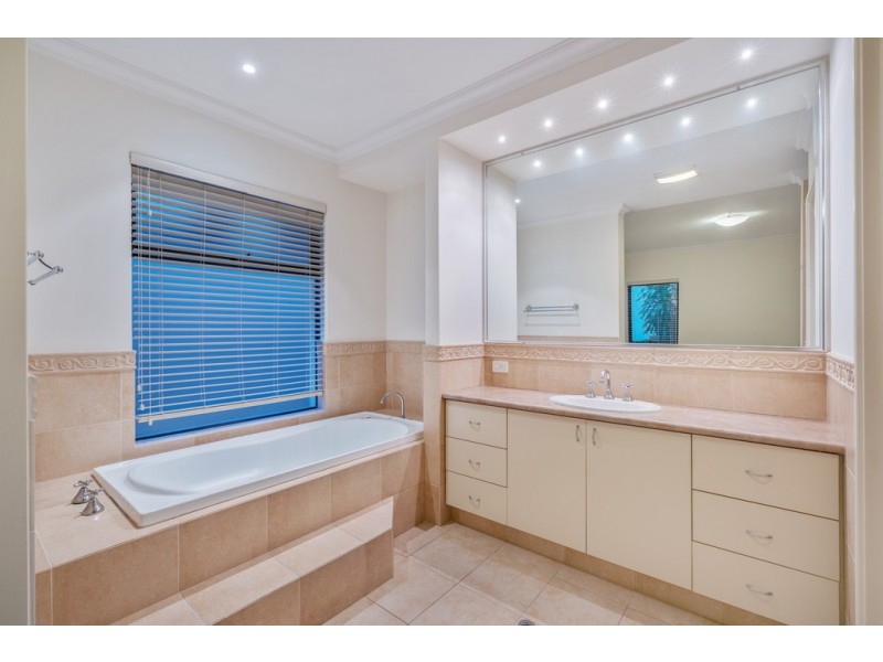 2 Dyer Way, Salter Point WA 6152