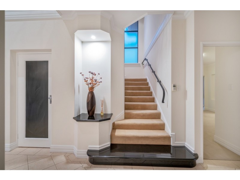 2 Dyer Way, Salter Point WA 6152