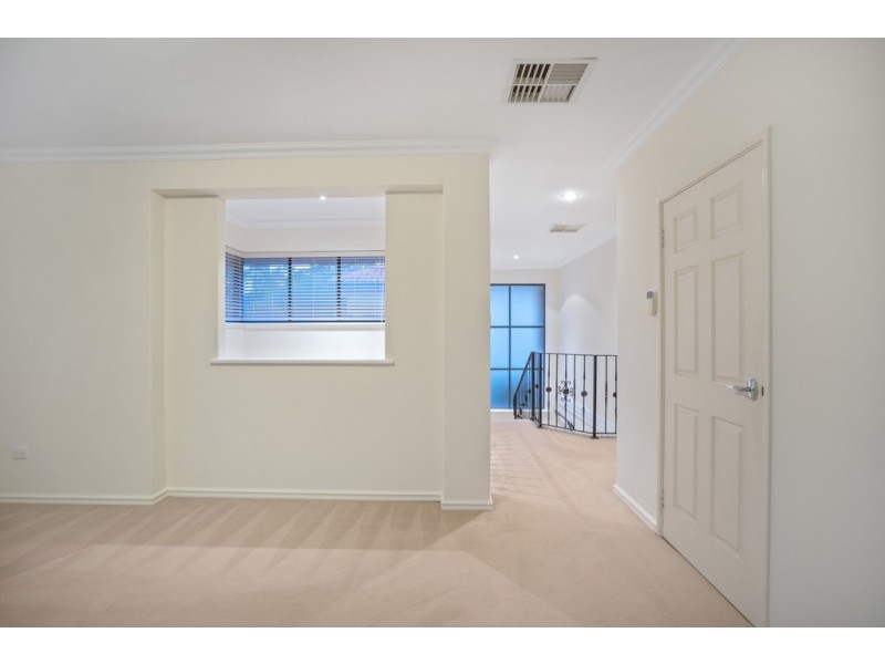 2 Dyer Way, Salter Point WA 6152