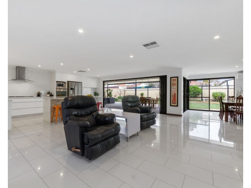 22 Eagles Walk, Willetton WA 6155