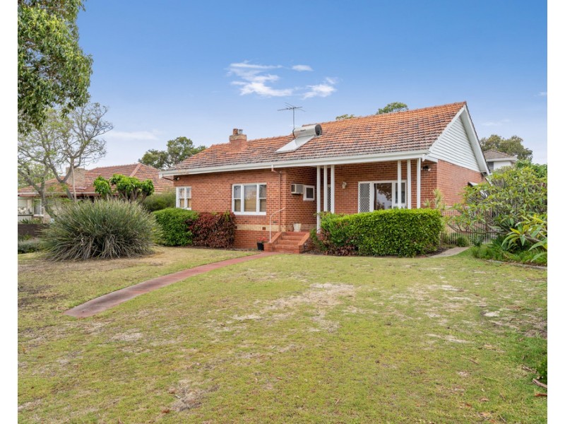 42 Kitchener Road, Melville WA 6156
