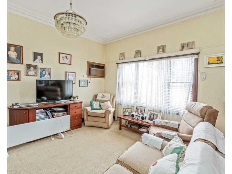 42 Kitchener Road, Melville WA 6156