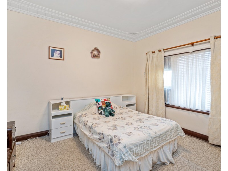 42 Kitchener Road, Melville WA 6156