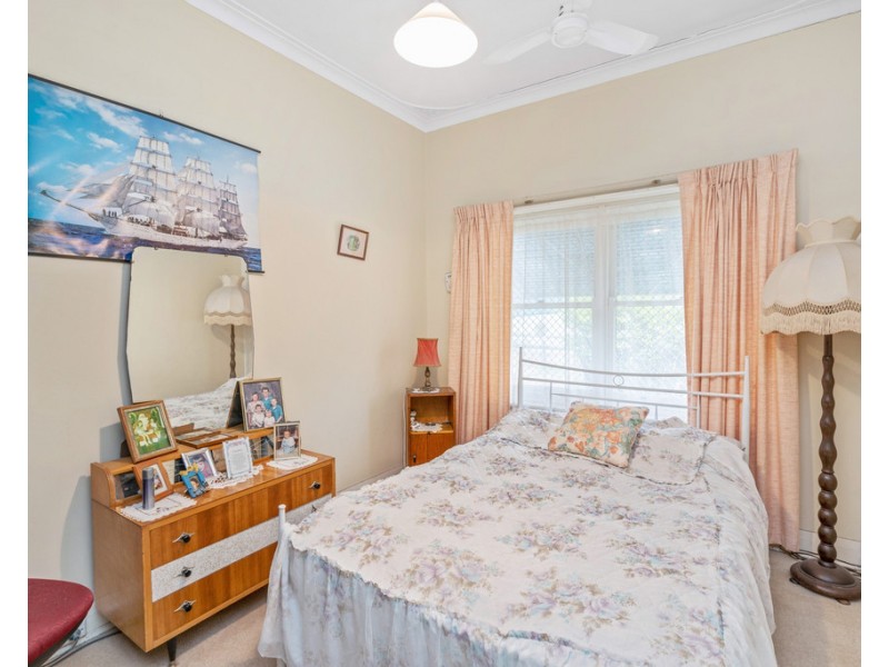 42 Kitchener Road, Melville WA 6156