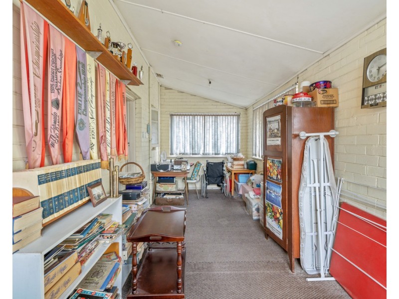 42 Kitchener Road, Melville WA 6156