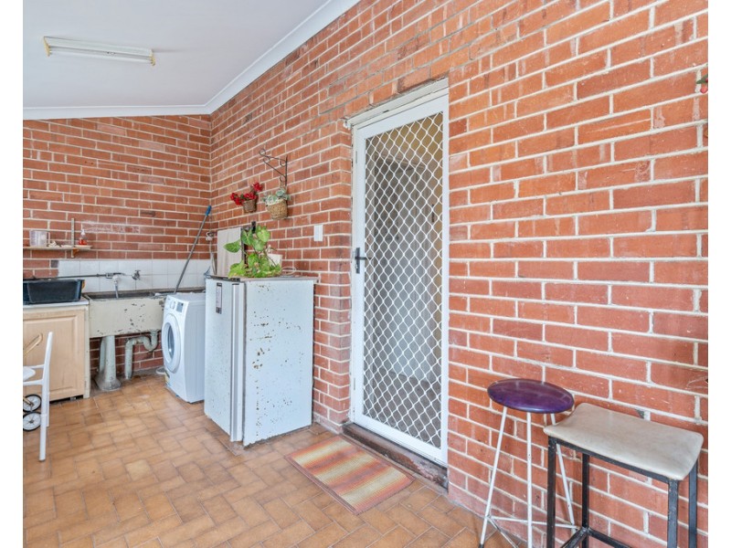 42 Kitchener Road, Melville WA 6156