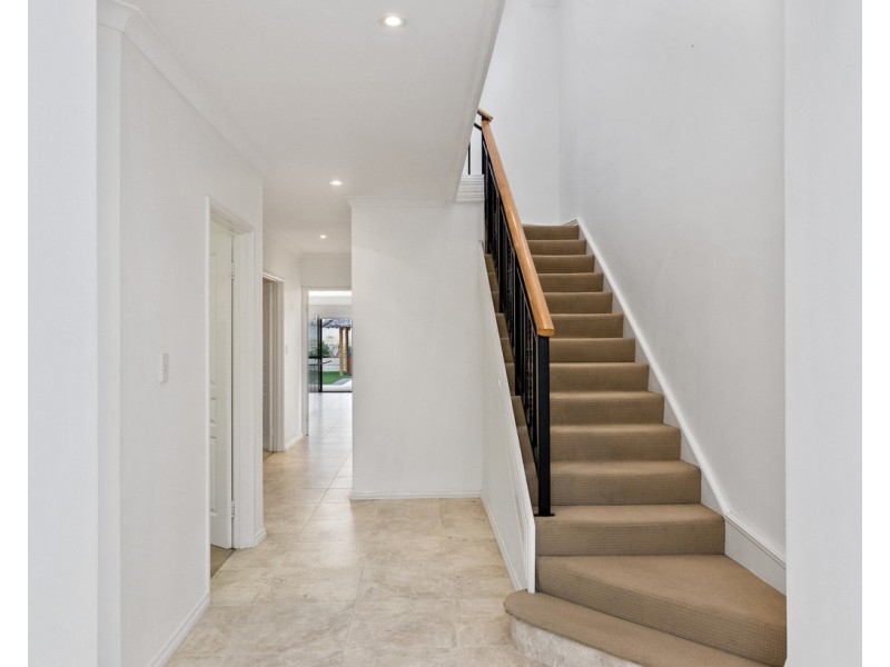 60 Davies Cr, Kardinya WA 6163