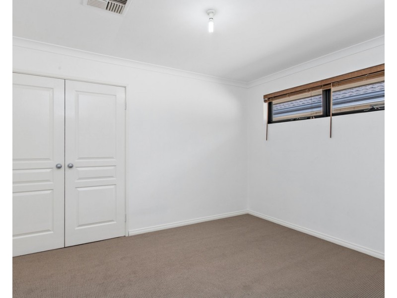 60 Davies Cr, Kardinya WA 6163