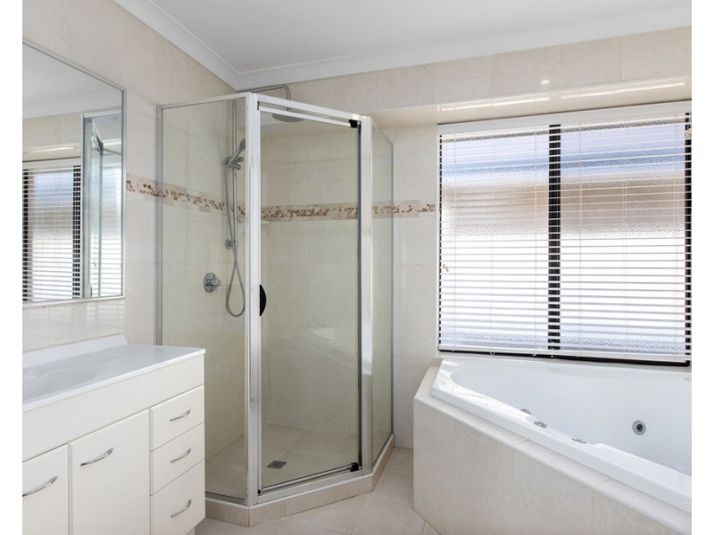 60 Davies Cr, Kardinya WA 6163