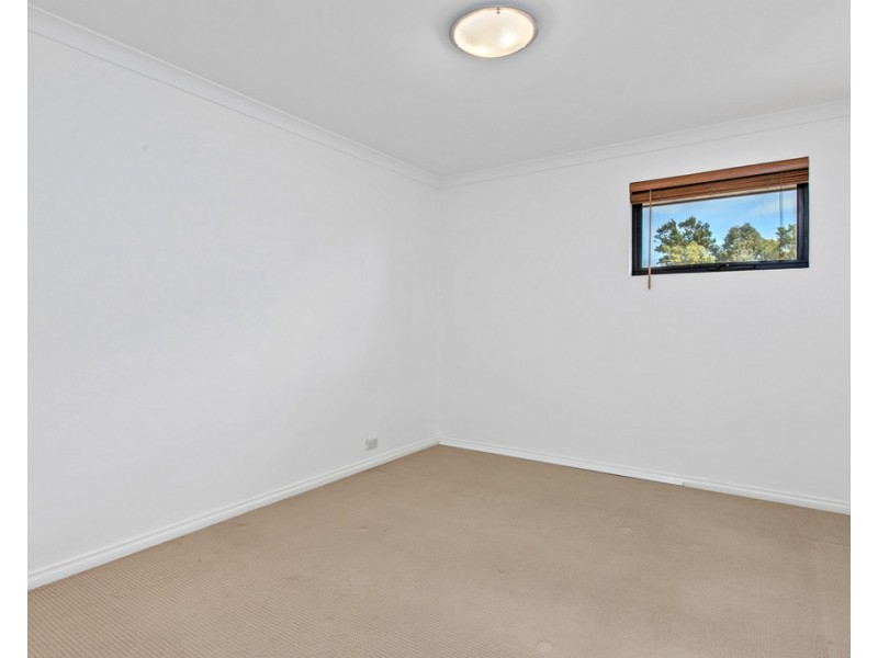 60 Davies Cr, Kardinya WA 6163